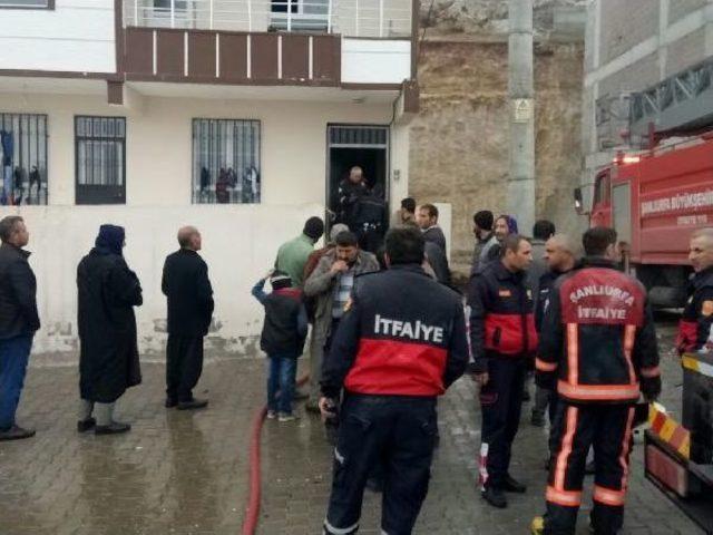 Şanlıurfa'da Yangında Mahsur Kalan 5 Kişi Kurtarıldı