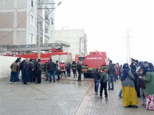 Şanlıurfa'da Yangında Mahsur Kalan 5 Kişi Kurtarıldı