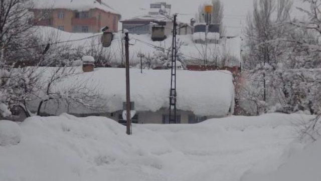 Bitlis’Te 210 Köy Yolu Ulaşıma Kapandı, Eğitime Ara Verildi