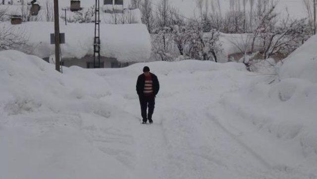 Bitlis’Te 210 Köy Yolu Ulaşıma Kapandı, Eğitime Ara Verildi