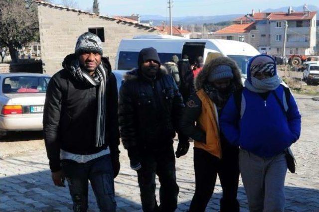 Ayvacık'ta Yunanistan'a Geçmek Isteyen 63 Kaçak Yakalandı