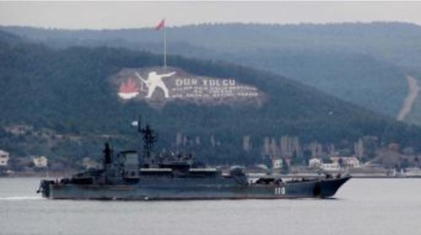 Rus Savaş Gemisi &Ccedil;anakkale Boğazı'ndan Ge&ccedil;ti