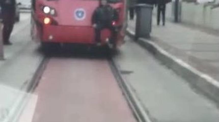 Tramvay Arkasında &Ouml;l&uuml;m&uuml;ne Yolculuk