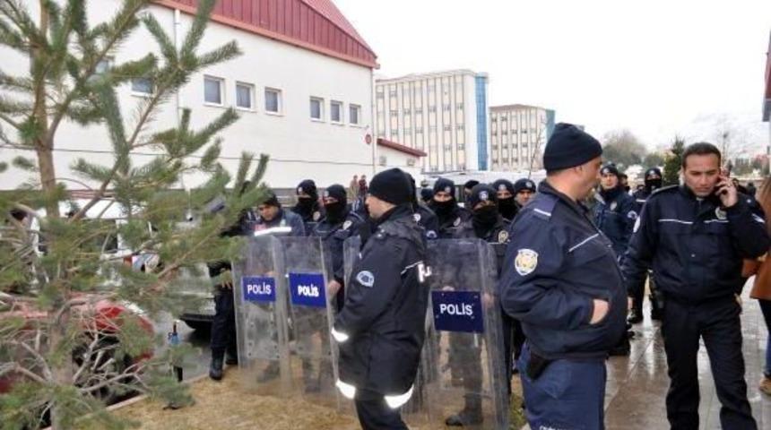 Er&uuml;'de &Ouml;ğrenciler Arasında Gerginlik