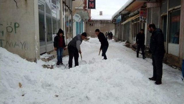 Çaldıran’da Esnaf Siftah Yapamadı