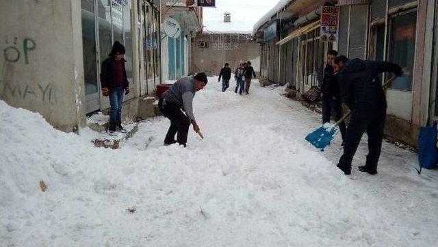 Çaldıran’da Esnaf Siftah Yapamadı