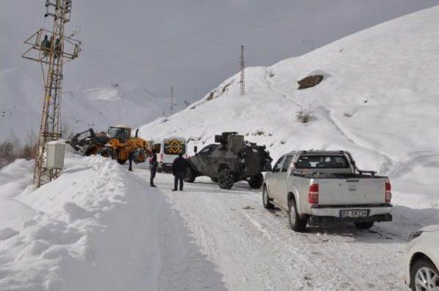 Askeri Birliğe Yakıt Taşıyan Tankerin Imdadına İl Özel İdare Ekipleri Yetişti