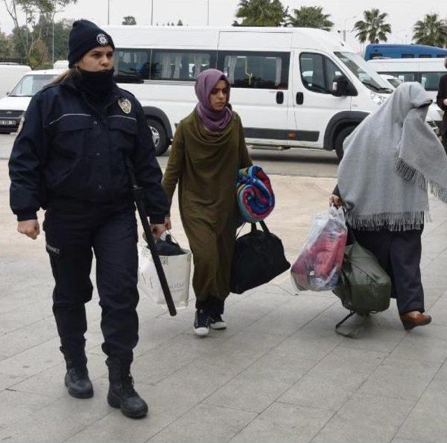 Antalya'da Fetö Şüphelisi 32 Kişi Adliyede