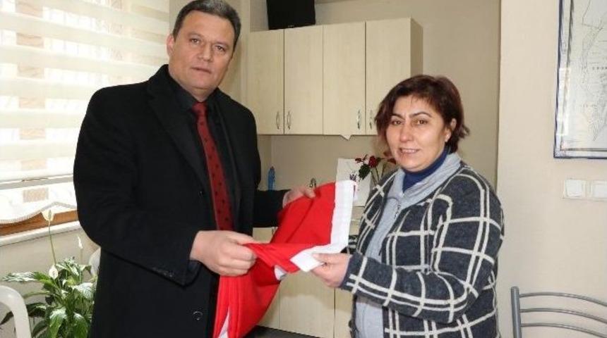 Nişancıpaşa&rsquo;da Yakılan Bayrağın Yerine Yenisi