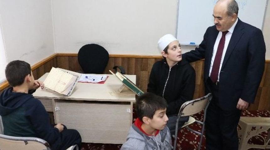 Vali Dağlı Hafızlık Eğitimi Alan &Ccedil;ocuklarla Bir Araya Geldi