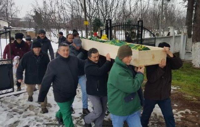 İstanbul'da Ölen Kübra, Düzce'de Toprağa Verildi