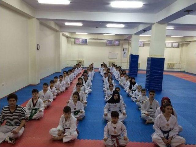 Taekwondo’ Da Kepez Çaylıoğluspor Fırtınası Esti