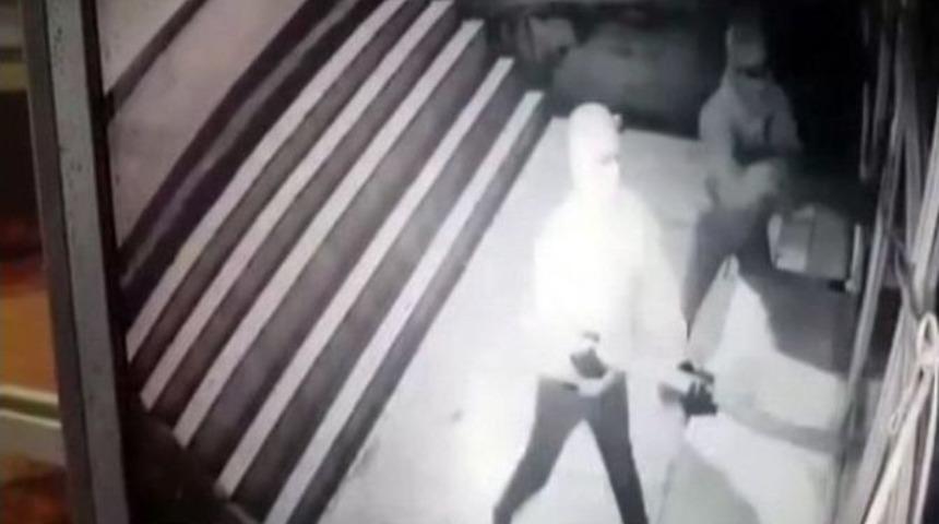 İş Yerine Saldırı Anı G&uuml;venlik Kamerasında