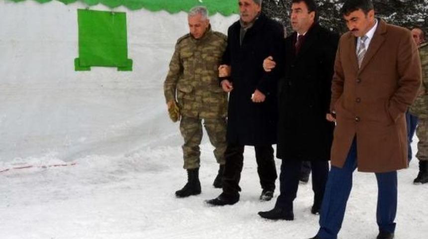 Şehit Babasından Oğlunun Silah Arkadaşlarına Ziyaret