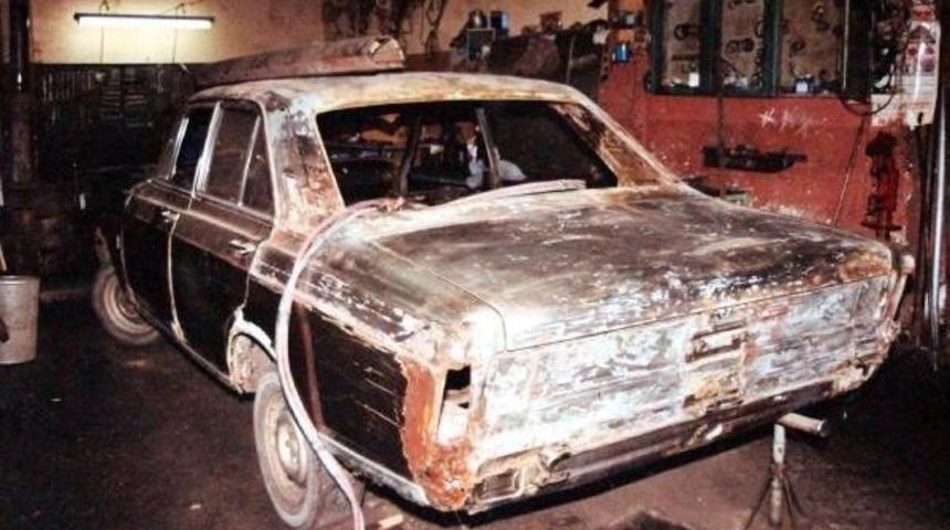 Babasından Kalan Hurda Otomobili Yeniden Yaptı