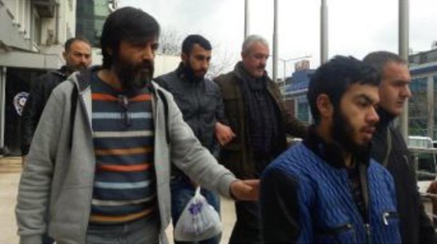 Bursa'da Iki Gen&ccedil; Kendilerine Uyuşturucu Sattırdığını Iddia Ettikleri Kişiyi &Ouml;ld&uuml;rd&uuml; (2)