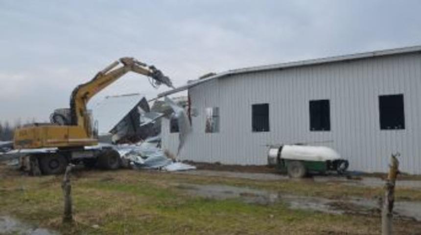 Tarım Arazisi &Uuml;zerindeki Depo Yıkıldı