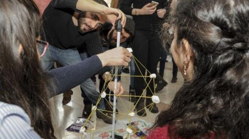 10 Dakikada 103 Santimlik "marsmalow Kulesi"