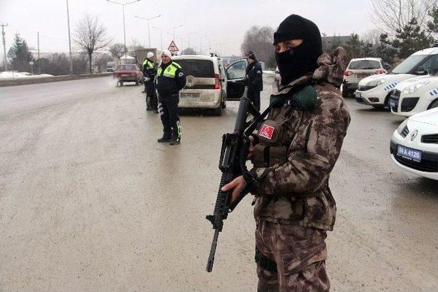 Bolu’da Asayiş Uygulamasına Polis Özel Harekat Timi Katıldı