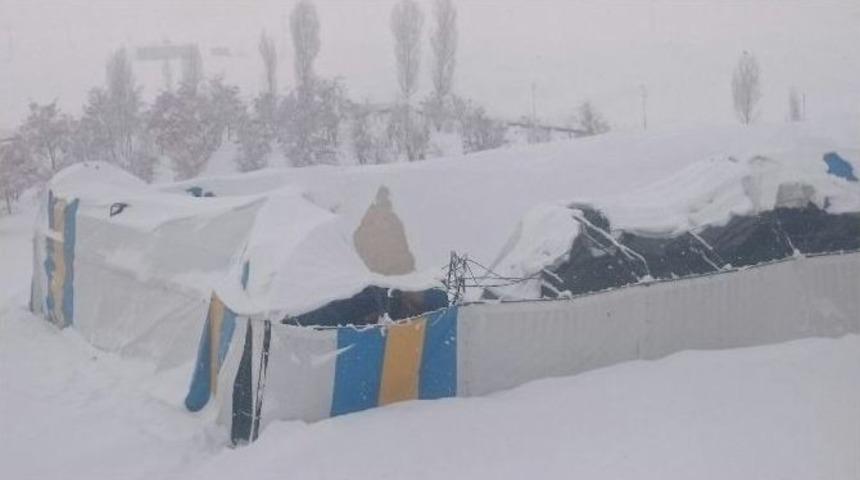 Hask&ouml;y&rsquo;de Halı Saha &Ccedil;atısı &Ccedil;&ouml;kt&uuml;