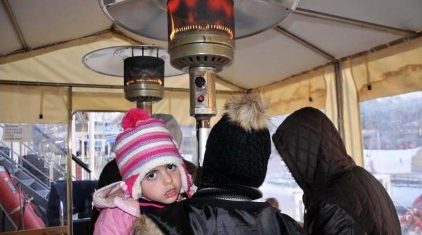 &Ccedil;alıntı Tekne Ile Midilli'ye Ge&ccedil;mek Isterken Yakalandılar