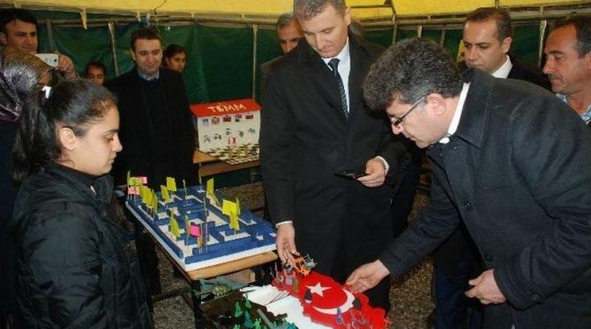 K&ouml;y Okulunda &lsquo;demokrasi Sergisi&rsquo; A&ccedil;ıldı