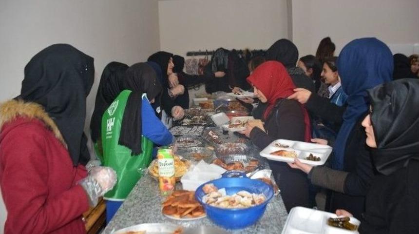 Tatvan&rsquo;da Halepliler Yararına Yardım Kermesi