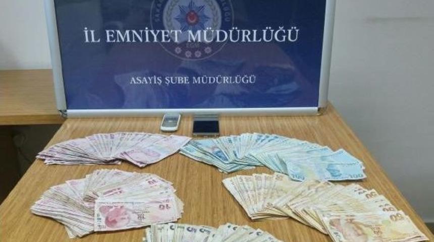 Kredi &Ccedil;eken Fındık Satıcısın Aracının Lastiğinin Havasını Indirip 28 Bin Lirasını &Ccedil;aldılar