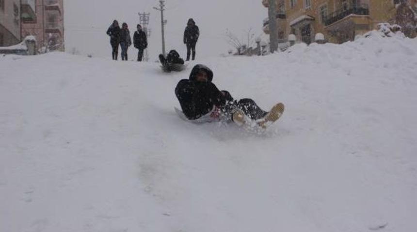 Karaman'a 66 Yıldır G&ouml;r&uuml;lmemiş Kar Yağdı