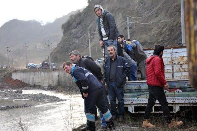 Trabzon’Da Derede Ceset Bulundu