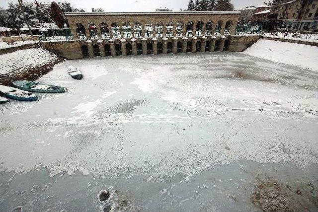 Beyşehir Gölü Kıyıları Buz Tuttu