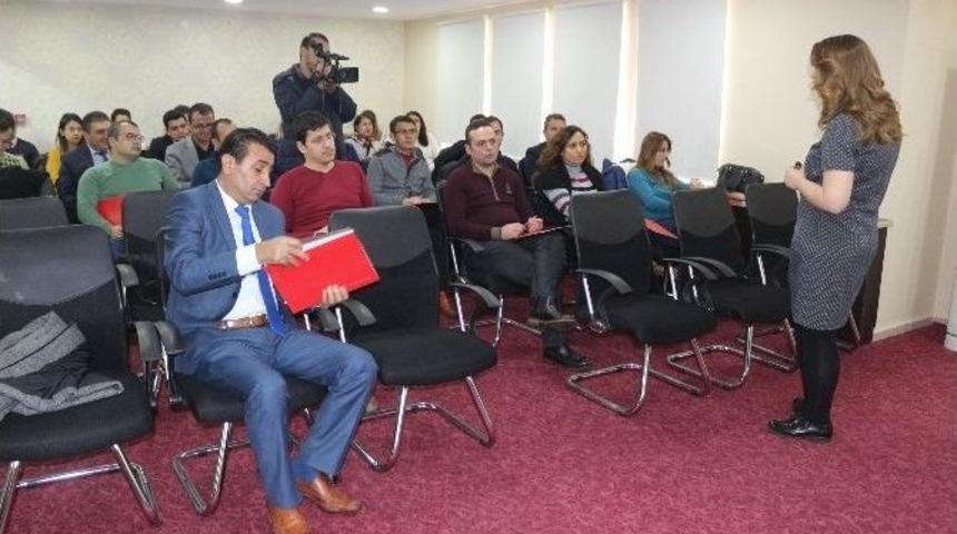 Rehber &Ouml;ğretmenlere Ve Aile Hekimlerine Madde Bağımlılığı Semineri Veriliyor