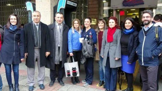 Bursa’Da Hemşirelerden Boz'un Sahnesine Tepki