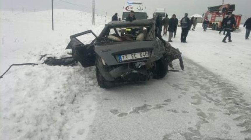 Muradiye'de Kaza: 1 Ölü, 11 Yaralı