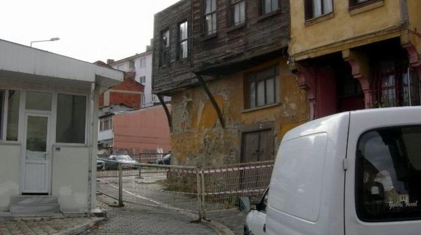 Mudanya&rsquo;da Metruk Binalar Tehlike Sa&ccedil;ıyor