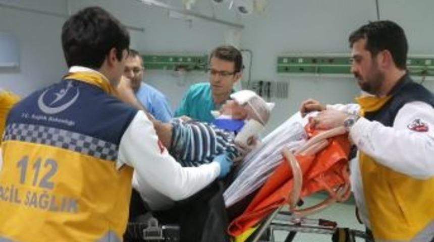 &Ccedil;amura Batan Kamyonete Yardım Ederken Altında Kalarak Hastanelik Oldu