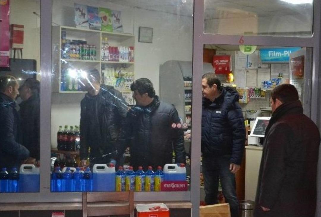 Hediye Paketinden &Ccedil;ıkardığı T&uuml;fekle Kız Arkadaşını &Ouml;ld&uuml;r&uuml;p İntihar Etti