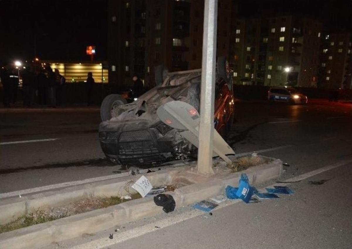 İzmir&rsquo;de Trafik Kazası : 2 Yaralı
