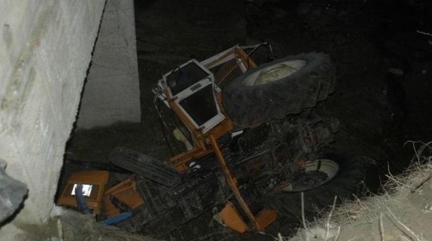 Trakt&ouml;r Dereye U&ccedil;tu: 1 &Ouml;l&uuml;