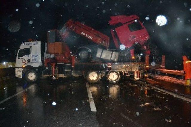 Pozantı Tem Otoyolu’nda Zincirleme Trafik Kazası: 10 Yaralı