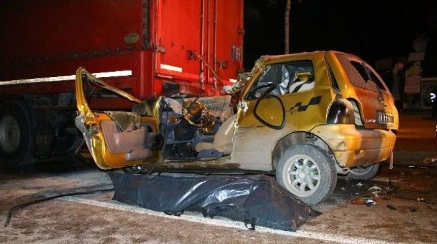 Bursa&rsquo;da Otomobil Tır&rsquo;ın Altına Girdi: 1 &Ouml;l&uuml; 1 Yaralı