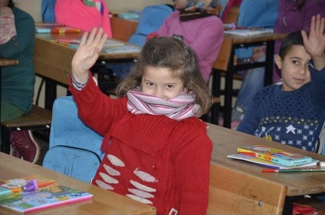Siverek&rsquo;te Suriyeli &Ouml;ğrencilere Kırtasiye Yardımı Yapıldı