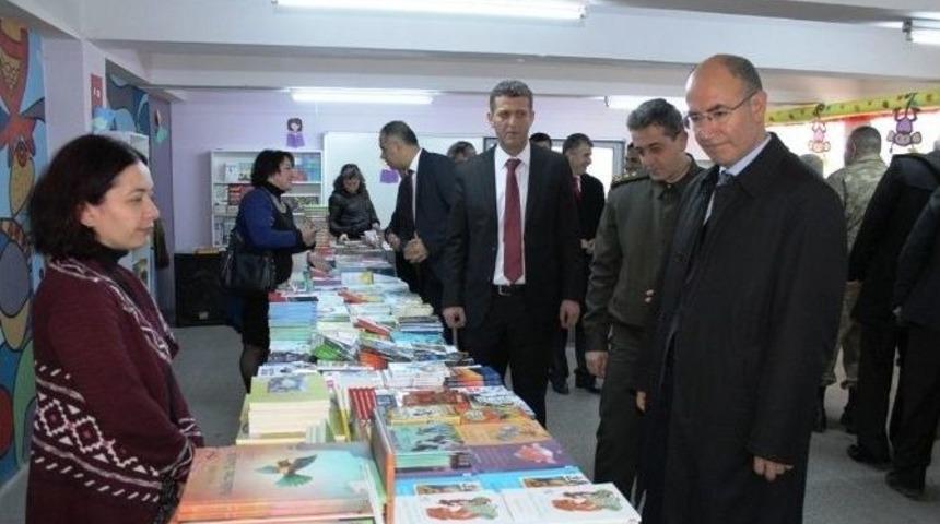 İlkokul &Ouml;ğrencilerine Birikim Ve Kitap Okuma Alışkanlığı Kazandıracak Kitap Fuarı