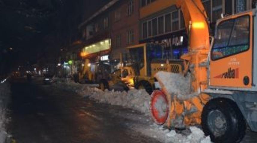 Tatvan&rsquo;da Kar Temizleme &Ccedil;alışması