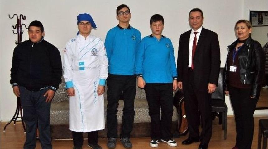 &Ouml;zel &Ouml;ğrencilerden Asker Ve Polislere Kartpostallı Moral Desteği