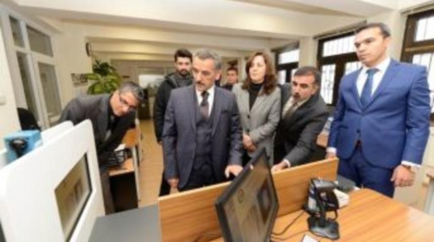 Tunceli Valisi, Yeni Kimlik Kartı &Ccedil;alışmaları Hakkında Bilgi Aldı
