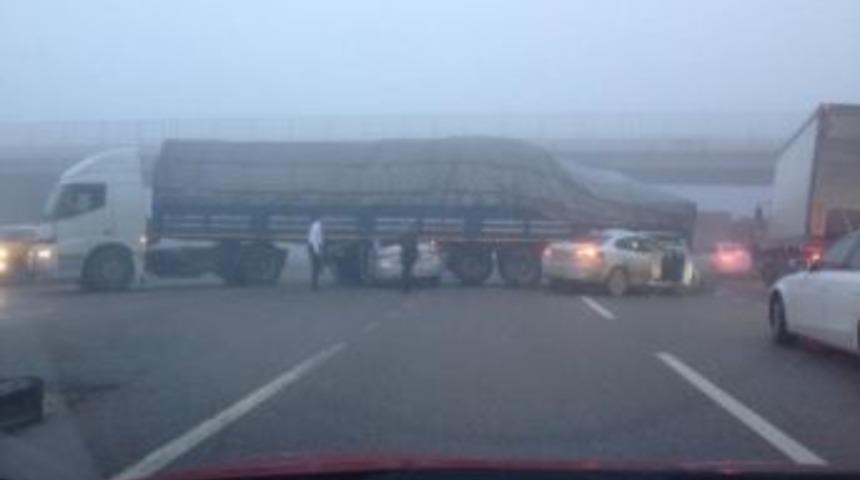 Bursa’da Sis Sebebiyle 13 Araç Birbirine Girdi: 5 Yaralı