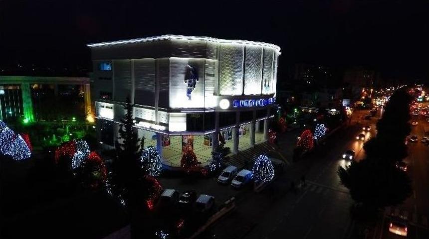 Muratpaşa Belediyesi Kırmızı-beyaz&rsquo;a B&uuml;r&uuml;nd&uuml;