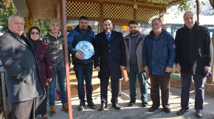 Başkan Erener, Esnaflara Saat Hediye Etti