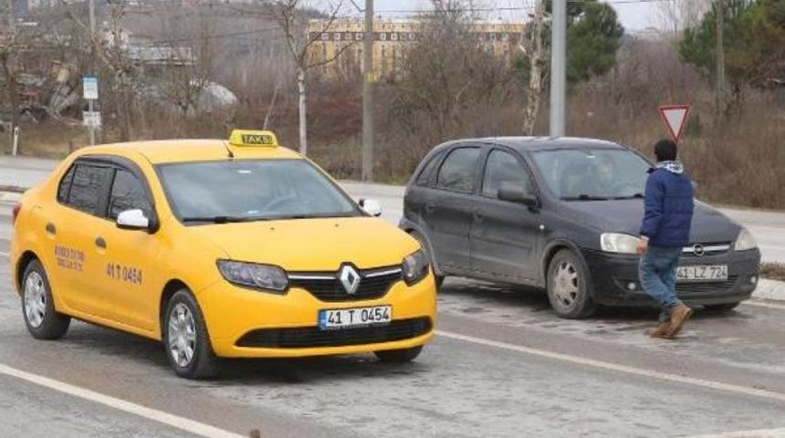 Trafikte Dilenen &Ccedil;ocuklar, Ezilme Tehlikesi Ge&ccedil;iriyor